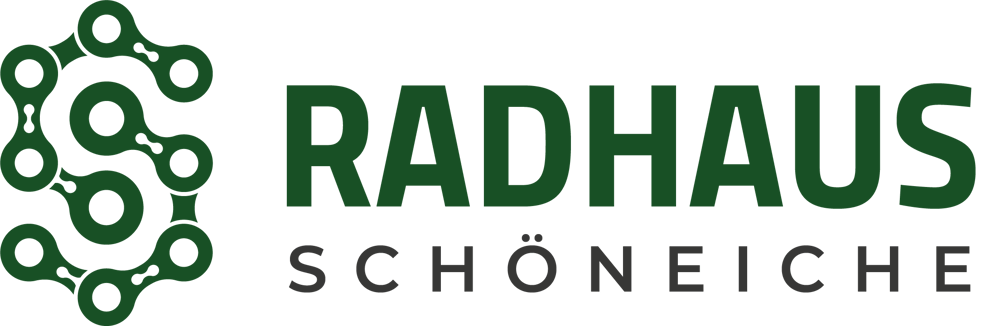 Grünes Fahrradketten-S-Logo mit dem Text "RADHAUS SCHÖNEICHE" auf transparentem Hintergrund.