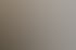 Zwei braune Stühle stehen vor einer bunten Holzwand neben zwei weißen Türen mit gelben und türkisen Rahmen.