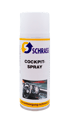 Weiße Dose Schrass Cockpit-Spray mit Logo, Abbildung eines Fahrzeug-Innenraums und Webadresse auf schwarzem Hintergrund.