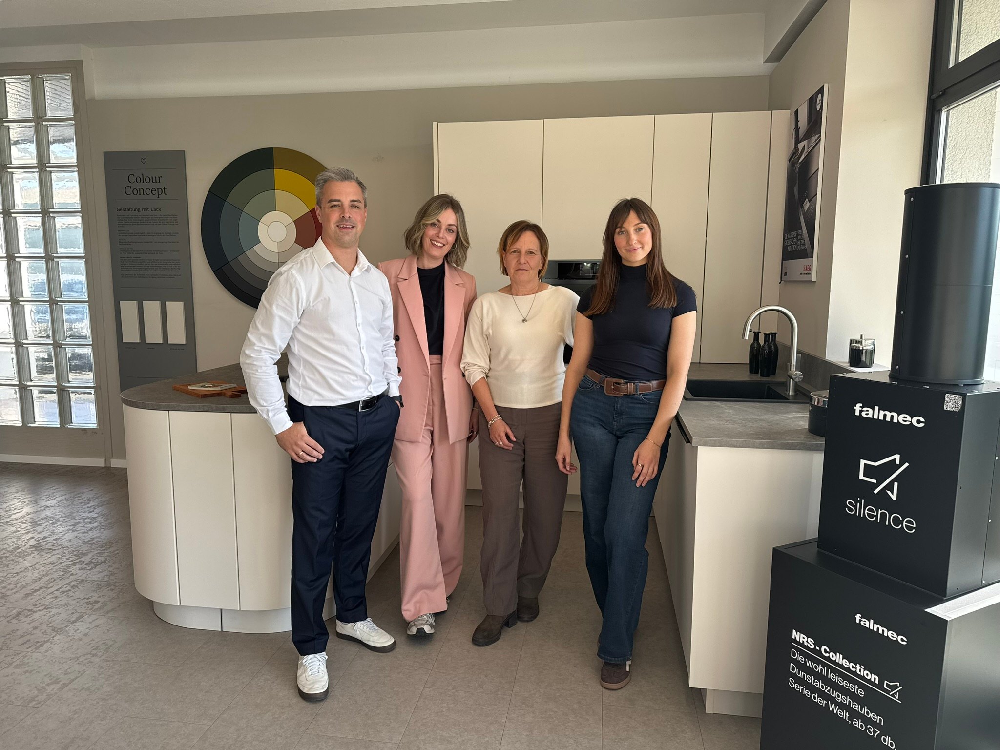 Das Team von Baaler Küchenstudio in der Ausstellung in Heinsberg