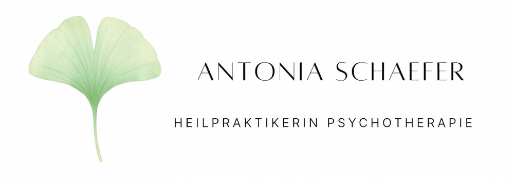 Grünes Ginkgo-Blatt neben dem Text "ANTONIA SCHAEFER HEILPRAKTIKERIN PSYCHOTHERAPIE".