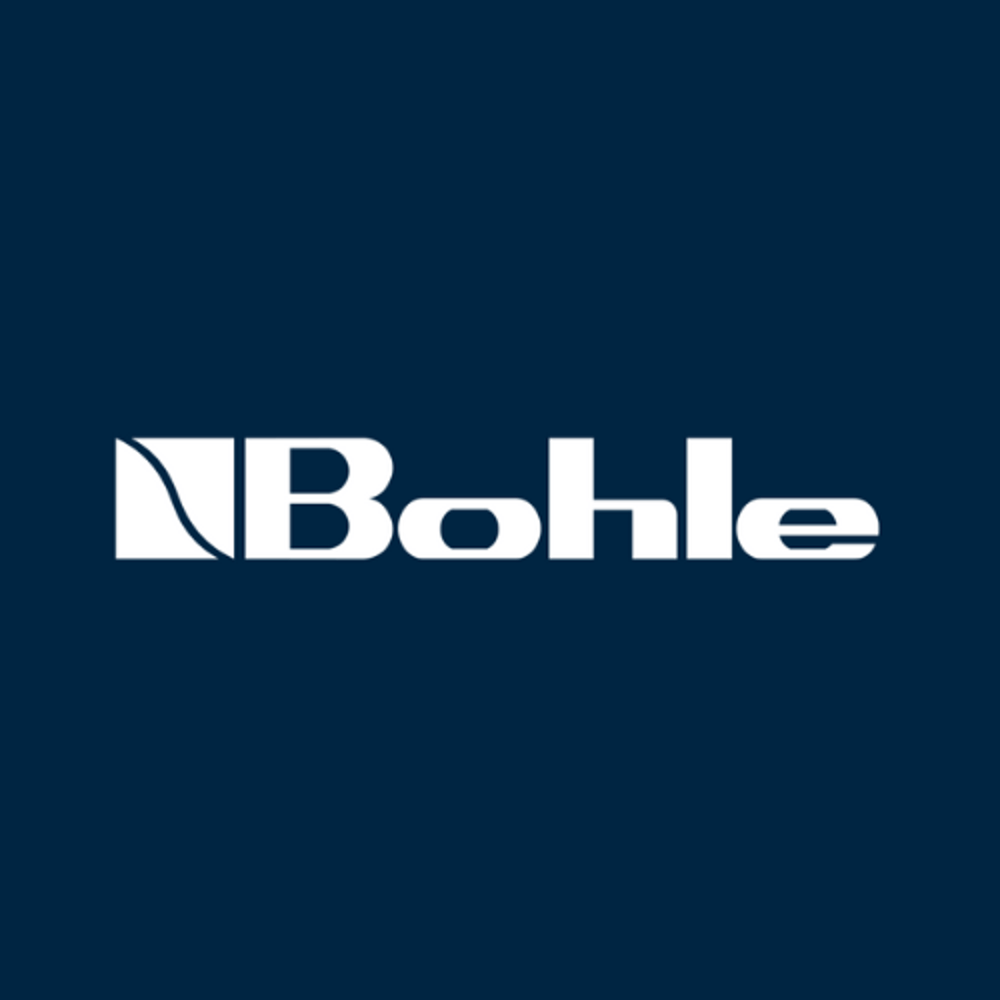 Weißes Bohle-Logo auf dunkelblauem Hintergrund.
