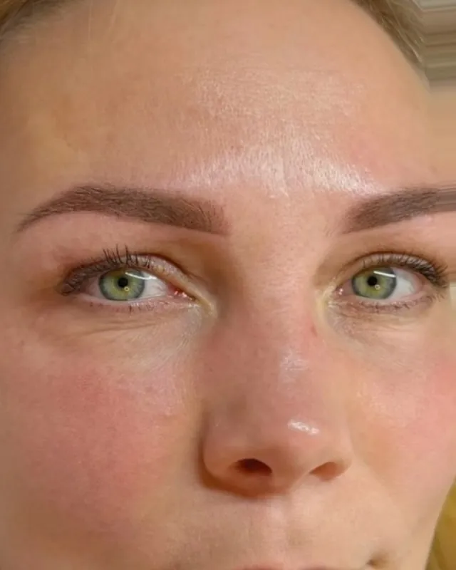Dieselbe Kundin mit Powderbrows