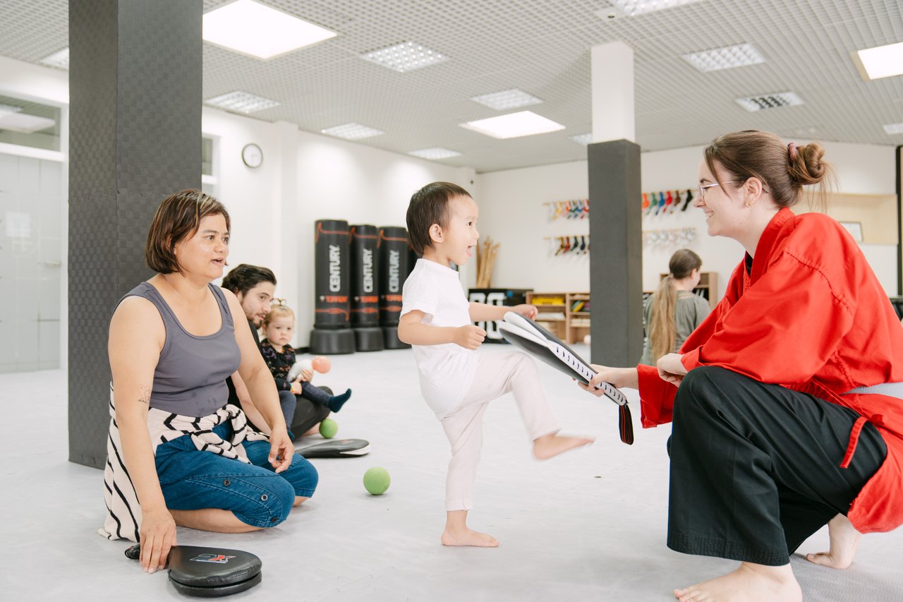 Eltern und Kinder beim Hapkido-Training bei BENSO