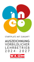 Inneo-Logo auf grünem Hintergrund mit Text "STARTPLATZ MIT ZUKUNFT AUSZEICHNUNG VORBILDLICHER LEHRBETRIEB 2024 - 2027" und WKO-Logo.