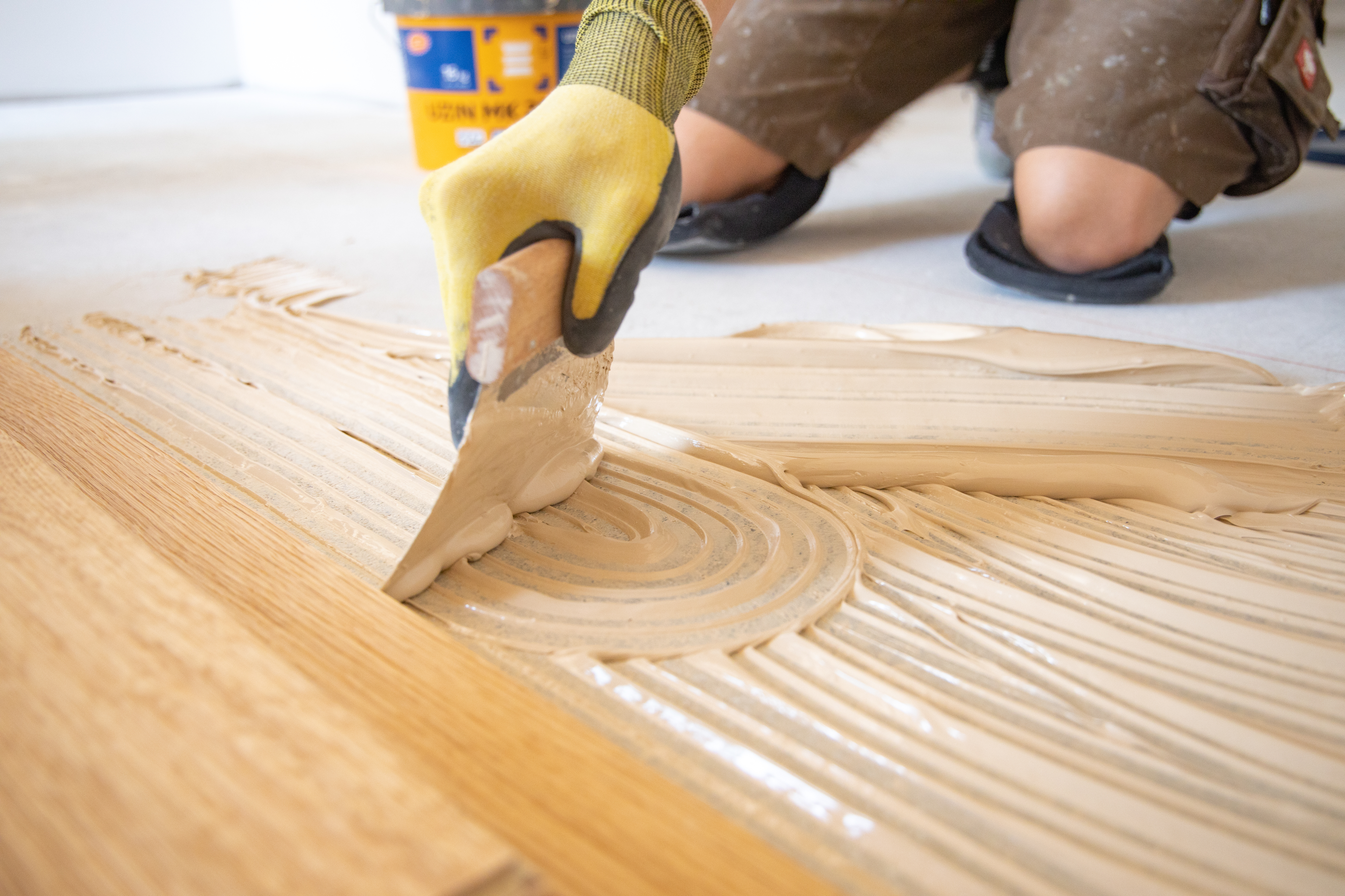 Wie du als Parkettleger online Kunden gewinnst — ohne dich unter Wert zu verkaufen