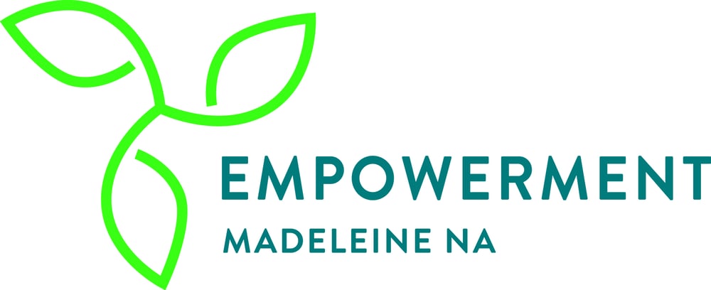 Grünes Blatt-Logo mit Text "EMPOWERMENT MADELEINE NA".