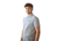 Geschäftsführer Semir Kuralic mit braunen Haaren und Bart trägt ein graues Poloshirt mit einem blauen Blitz-Logo.