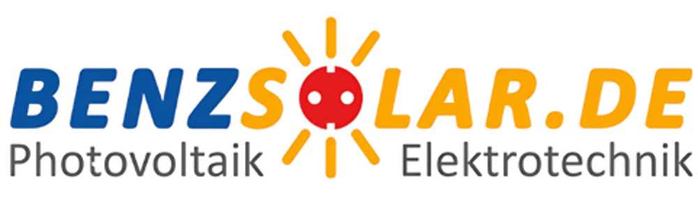 BENZSOLAR.DE Photovoltaik Elektrotechnik Logo mit roter Steckdose als "O" und gelben Sonnenstrahlen.