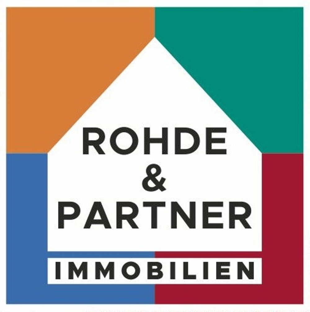 Logo "ROHDE & PARTNER IMMOBILIEN" in einem weißen Hausumriss auf vier farbigen Quadraten: orange, türkis, blau, rot.