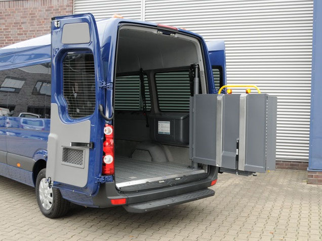 Crafter mit Schwenklift BSL 350 – Bild 6