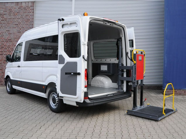Crafter mit Schwenklift BSL 350 – Bild 1