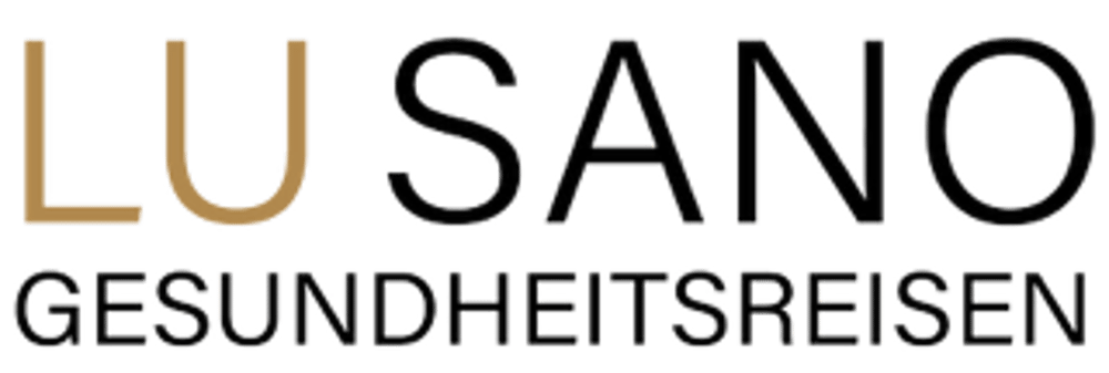 Logo von LUSANO GESUNDHEITSREISEN. "LU" ist goldbraun, "SANO" und "GESUNDHEITSREISEN" sind schwarz.
