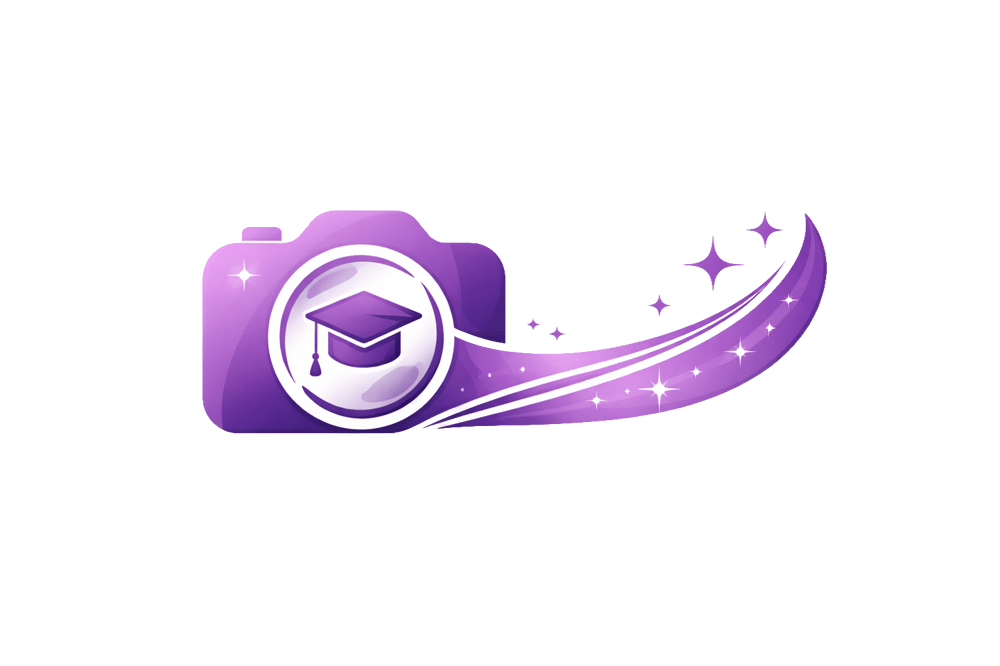 Lila Kamera mit Doktorhut-Symbol, umgeben von Glitzer und einem glitzernden Schweif. Logo Abiballfotograf