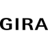 Schwarzes „GIRA“-Logo auf dunkelgrünem Hintergrund.