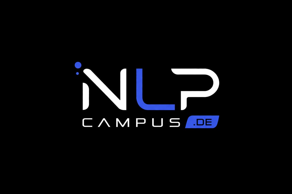 NLP Campus.de Logo auf schwarzem Hintergrund, mit weißen und blauen Buchstaben.