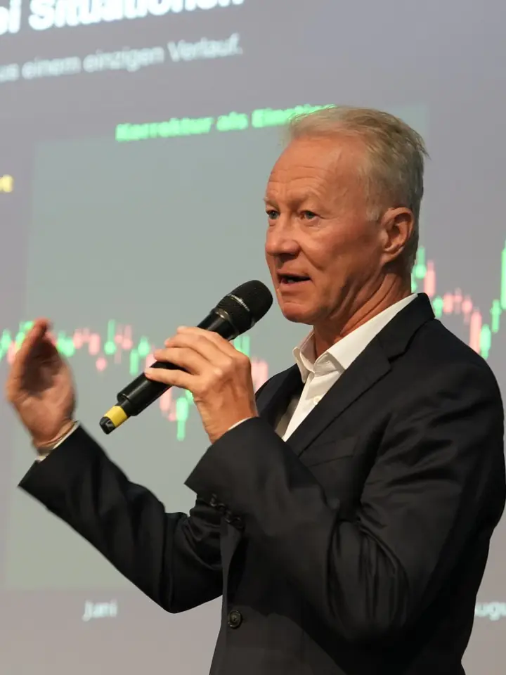 Carsten Umland bei einem Vortrag
