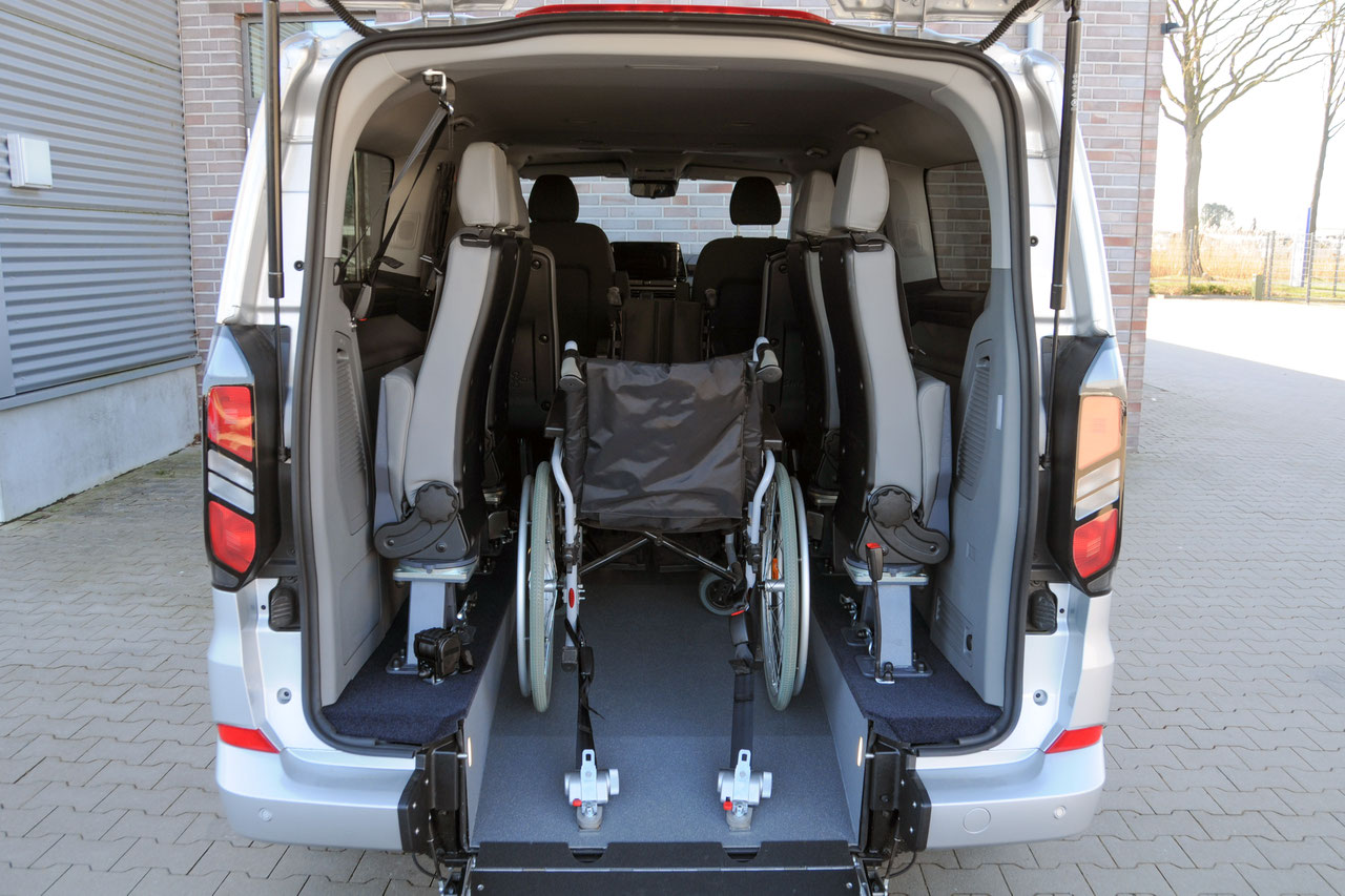 Ford Custom Long Cut mit 2 Rollstuhlplätzen – Bild 5