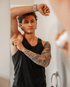 Fotografia de lifestyle i cosmètica masculina per a Azalée Beauty, creada per Vortex Estudi a la Costa Brava.