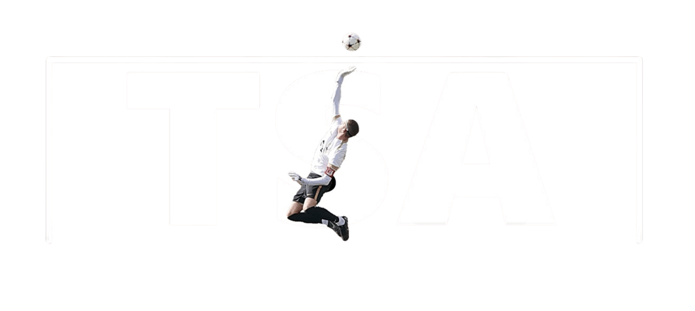 Der Schriftzug "TSA" in Weiß mit einem springenden Fußballspieler, der einen Ball fängt, vor grünem Hintergrund.