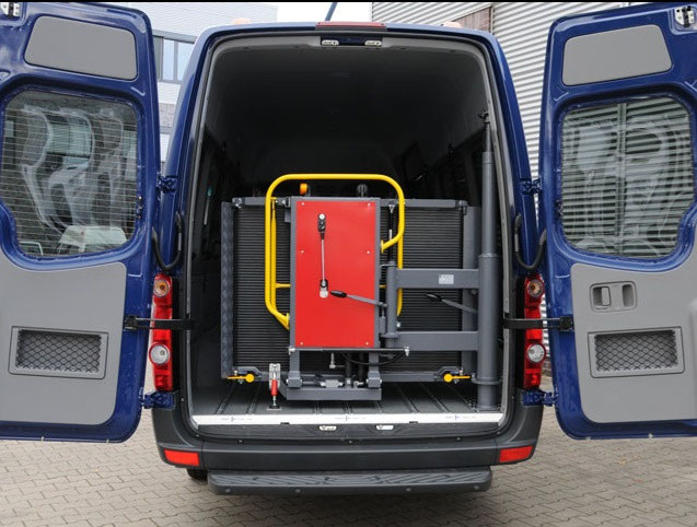 Crafter mit Schwenklift BSL 350 – Bild 7