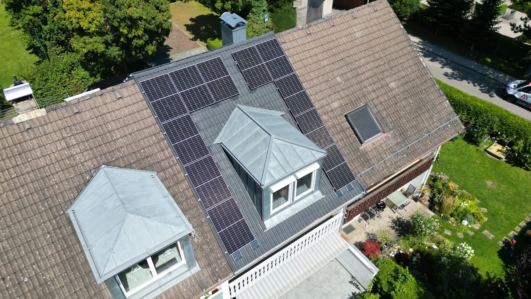 Photovoltaikanlage aus der Drohnenperspektive