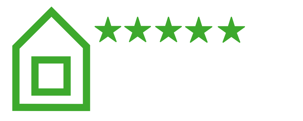 Grünes Logo: Hausumriss, fünf Sterne, Text „HAUSBAU.COM WEIL GUTES HANDWERK KEIN GLÜCK IST“.