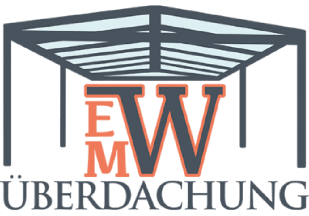Logo: graues Dach über "EW" in Orange und "M" in Grau, darunter "ÜBERDACHUNG" in Grau.