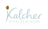 Logo des Kalcher Vitalzentrums mit hellblauem Schriftzug und einem goldenen Punkt auf schwarzem Hintergrund.