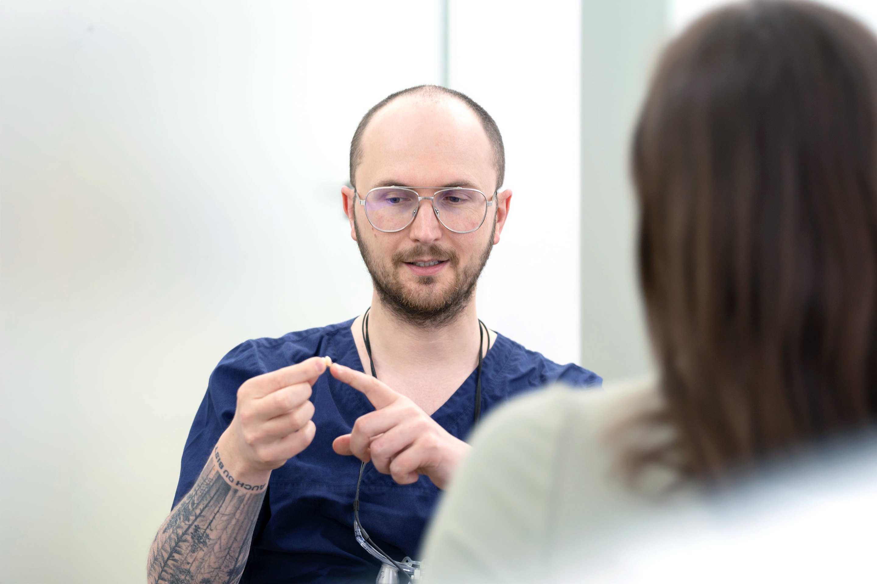 Wie wird eine undichte Füllung behandelt?