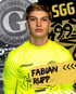 Fabian Rupp, Torwart, im neongelben Trikot, mit Uhlsport-Logo. Hintergrund zeigt SG Großziethen-Logo und SG 99-Logo.