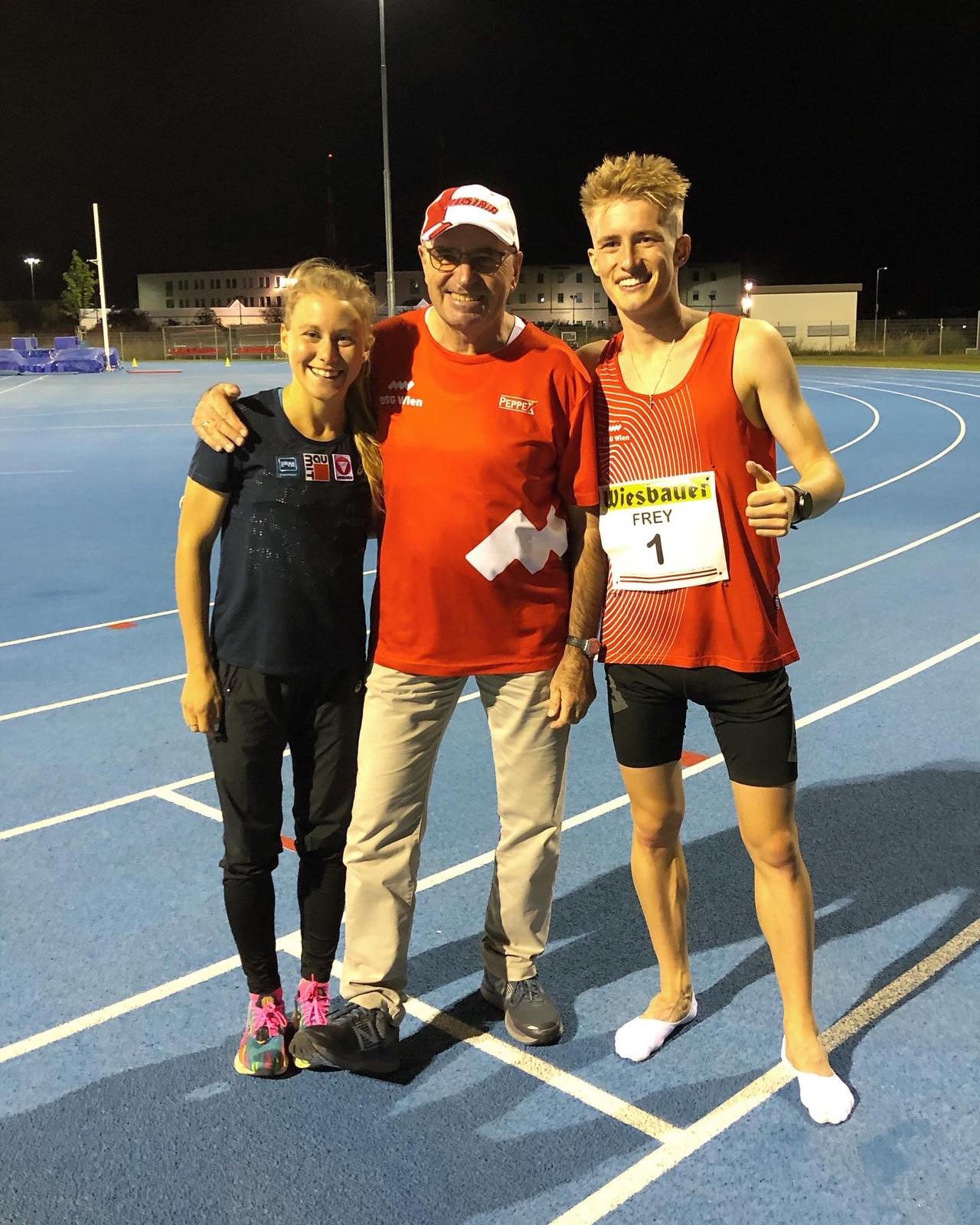 Julia Mayer mit Trainern nach dem Staatsmeistertitel über 10.000 Meter in Eisenstadt