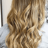 Balayage blond mit Locken – glänzendes Haarstyling bei Exclusiv Cut Voerde