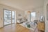 Wohnbereich mit Sofa und Fenstertür zum Balkon