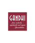Gandhi: feine indische, vegetarische und vegane Spezialitäten auf rotem Hintergrund.