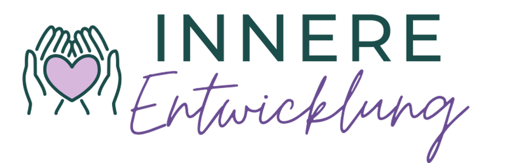 Hände umfassen ein pinkes Herz mit dem Text „Innere Entwicklung“.