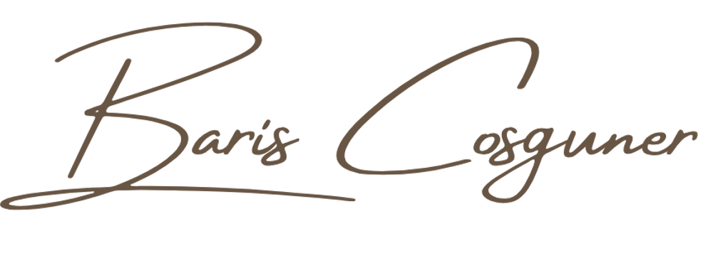 Die Unterschrift "Baris Cosguner" in brauner, geschwungener Schrift auf dunklem Hintergrund.