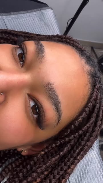 Volumen Wimpernextensions in Nahaufnahme