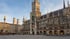 Das Neue Rathaus am Marienplatz in München mit der Mariensäule und den Türmen der Frauenkirche im Hintergrund.