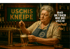 Ältere Frau mit Schürze und Zigarette zapft Bier; Text: "Uschis Kneipe", "Barbetrieb wie bei Uschi", "Eintritt frei".
