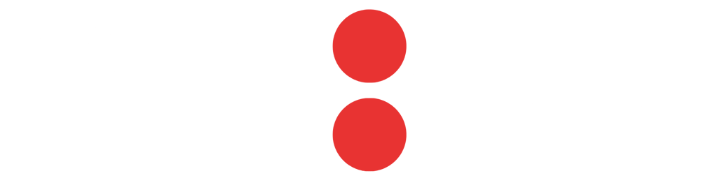 Weiße Schrift auf dunkelgrünem Grund liest "BAHNHOF APOTHEKE", mit zwei roten Punkten, die O's ersetzen.