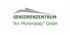 Logo: "SENIORENZENTRUM Am Pfortenplatz" GmbH mit stilisiertem grauen Dach auf dunklem Hintergrund.