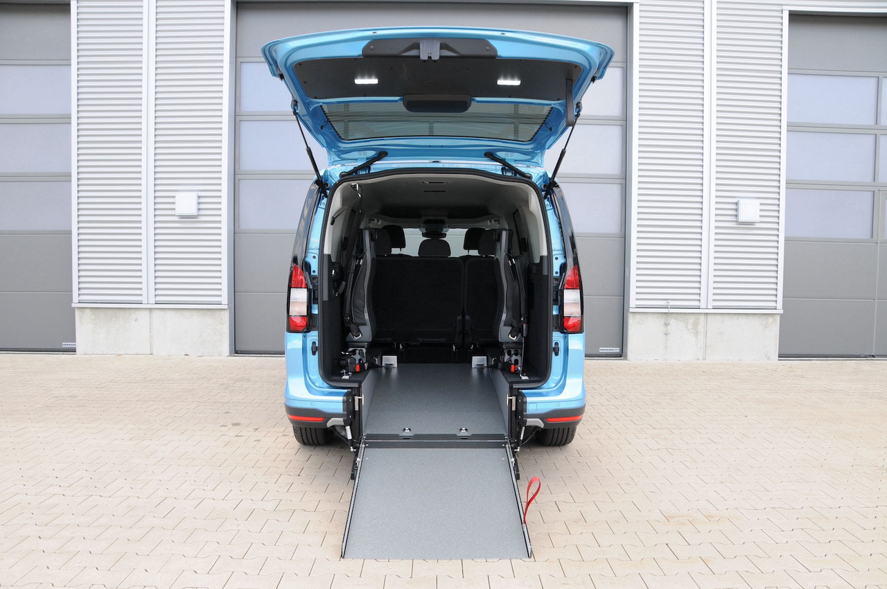 Ford Tourneo Connect mit Heckausschnitt – Bild 3