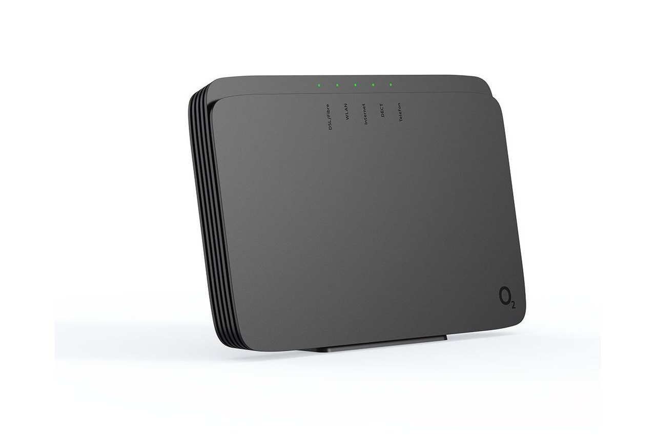 Router o2 HomeBox 4 in Seitenansicht vor weißem Hintergrund, mit Statusleuchten für DSL/Glasfaser, WLAN, Internet, DECT und Telefon