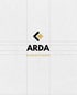 ARDA BODENTECHNIK Logo mit schwarzem Pfeil und goldener Raute auf weißem Hintergrund.