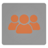 Drei orangefarbene Personensymbole auf einem dunklen, abgerundeten Quadrat.
