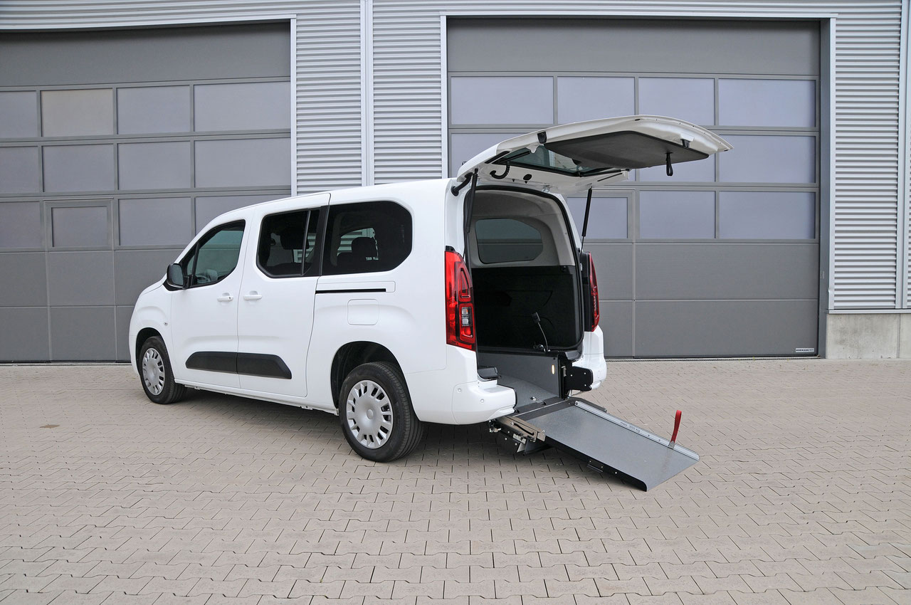 Opel Combo-e Life mit Heckausschnitt – Bild 2