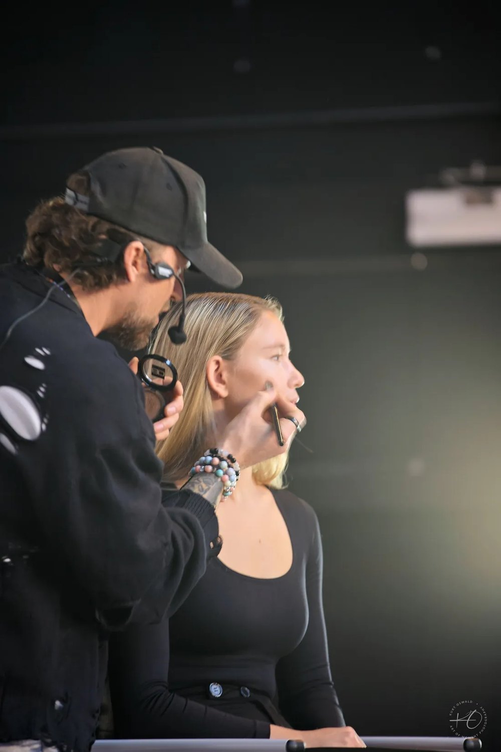 Patrick Maldinger arbeitet live als Make-up Experte
