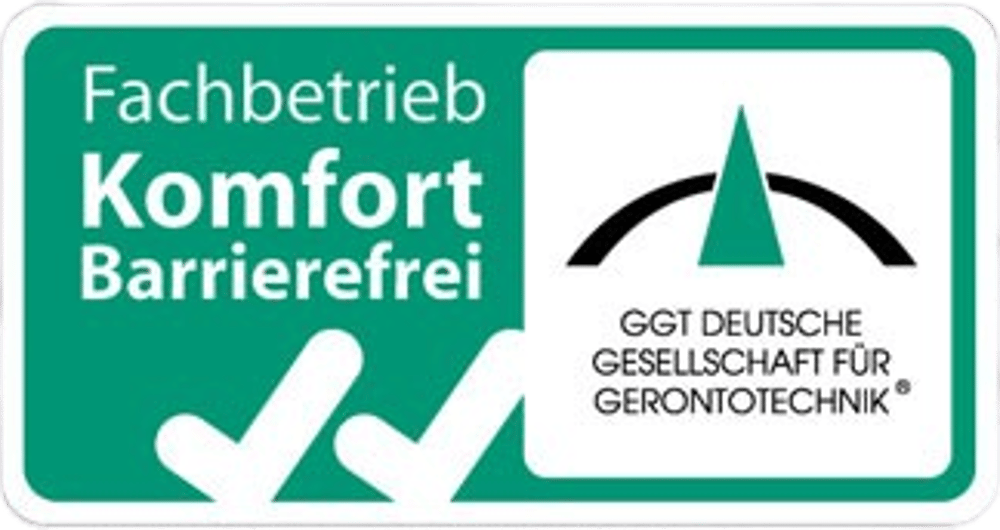 Grünes Siegel: "Fachbetrieb Komfort Barrierefrei" mit zwei Häkchen und GGT-Logo mit Text "GGT DEUTSCHE GESELLSCHAFT FÜR GERONTOTECHNIK"