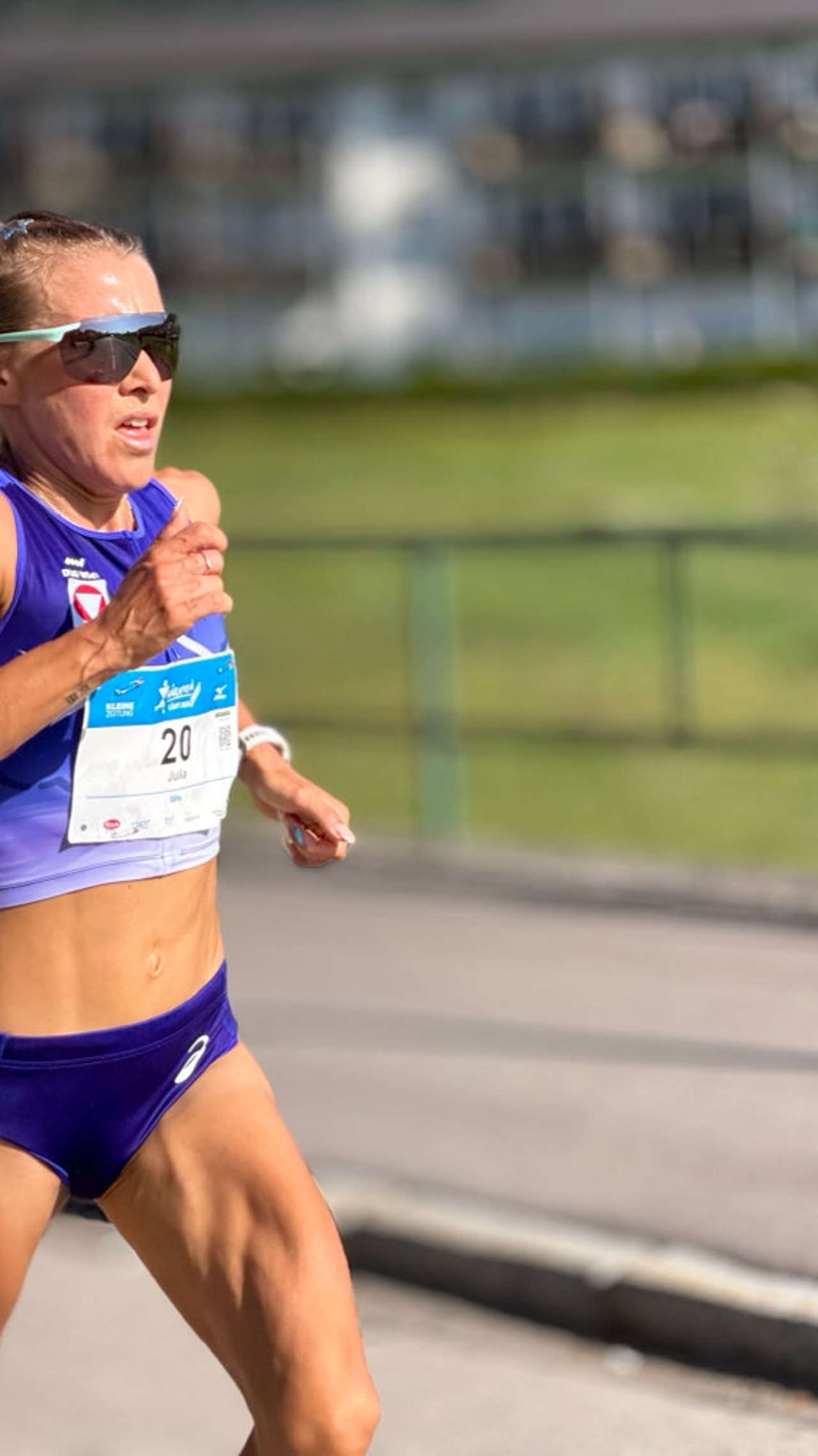 Julia Mayer im Rennen beim Halbmarathon von Kärnten läuft 2026